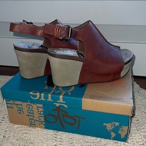 NWB OTBT Wedge Sandal!